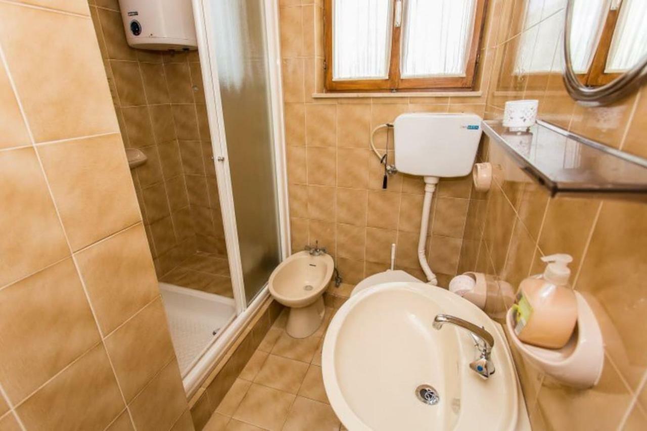 Apartman Morozin Šilo Exteriör bild