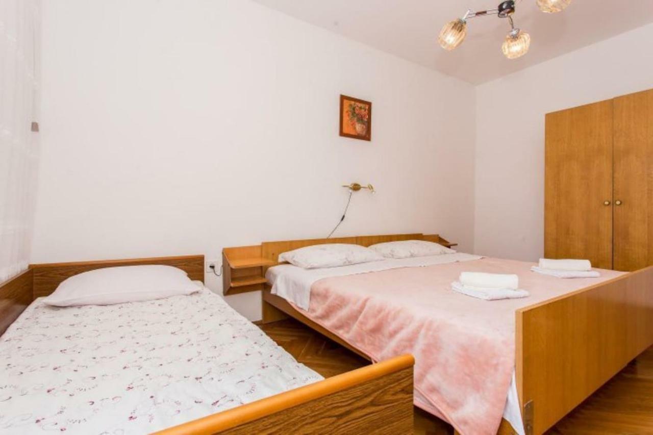 Apartman Morozin Šilo Exteriör bild