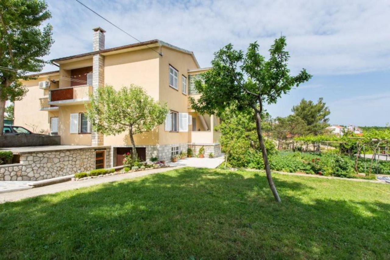 Apartman Morozin Šilo Exteriör bild